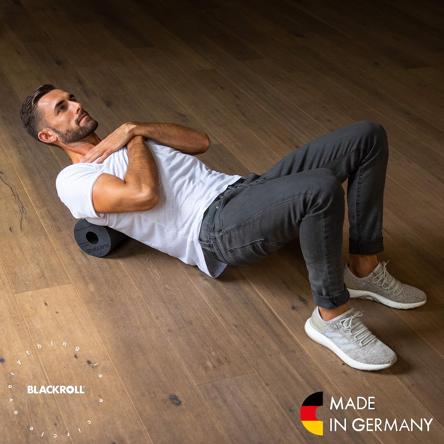 BLACKROLL® STANDARD - Originale Faszienrolle (30 x 15 cm), Fitness-Rolle zur Selbstmassage von Rücken und Beine, effektive Massagerolle für funktionales Training, mittlere Härte, Made in Germany